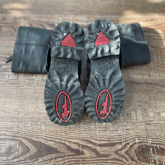 Fluevog. Wool-lined, chunky-soled, vintage Fluevog boots. Mid calf. Size 6. - Picture 9 of 9